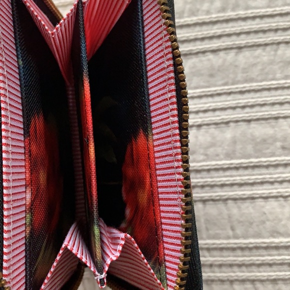 Herschel Clutch - Picture 4 of 5